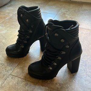 DKNY woman’s boots